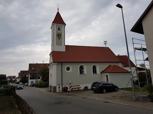 Gaststätte Grüner Baum neben Kapelle 
